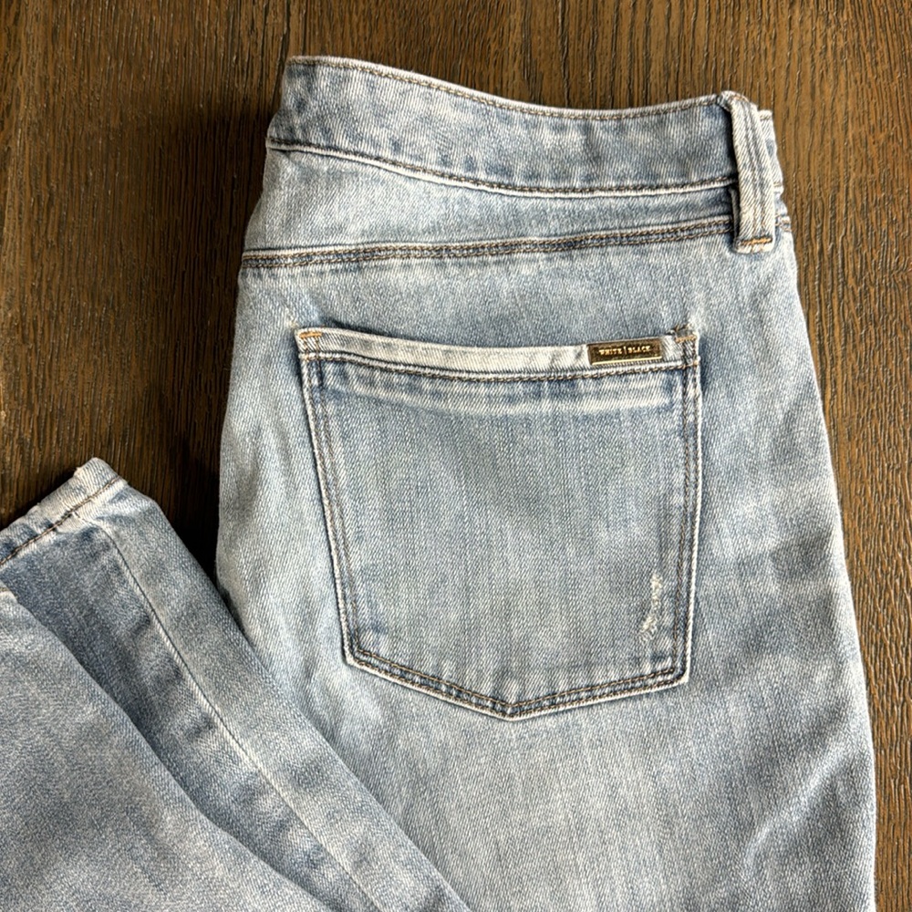 WHITE HOUSE BLACK MARKET™️ Women's Sz 8 Destructed Girlfriend Jeans